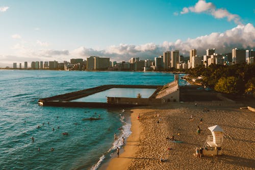 Immagine gratuita di bagnasciuga, città, cloud