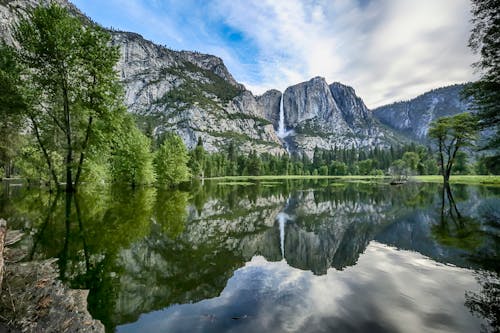 The Sierra Nevada Mountain in Yosemite National Park