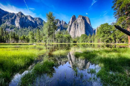 Free The Rocky Sierra Nevada Mountain in Yosemite National Park Stock Photo