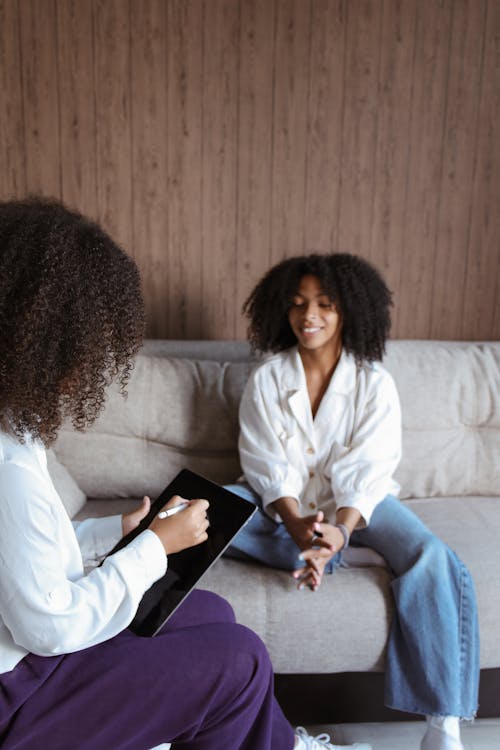 A Doctor Talking to a Patient while Holding a Tablet · Free Stock Photo