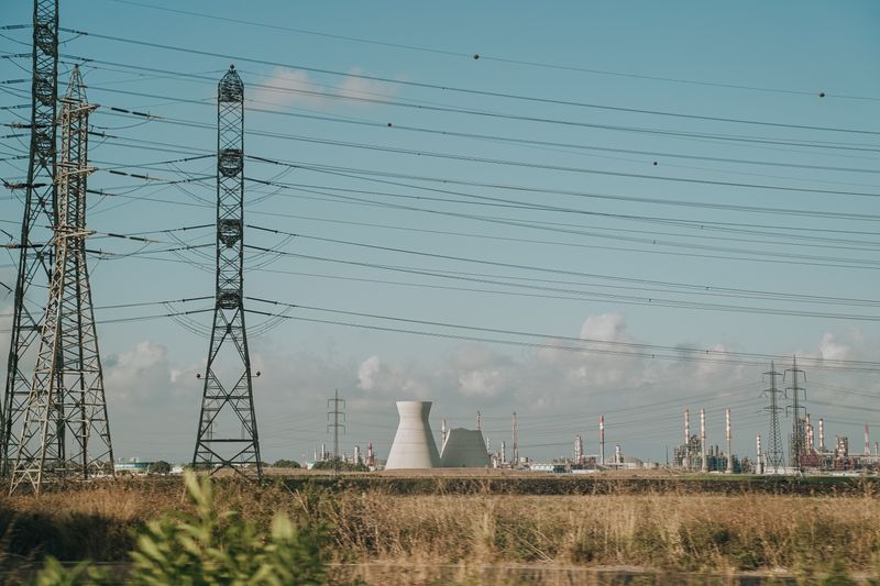 High-voltage transmission lines and a power plant, the grid that long-duration batteries support