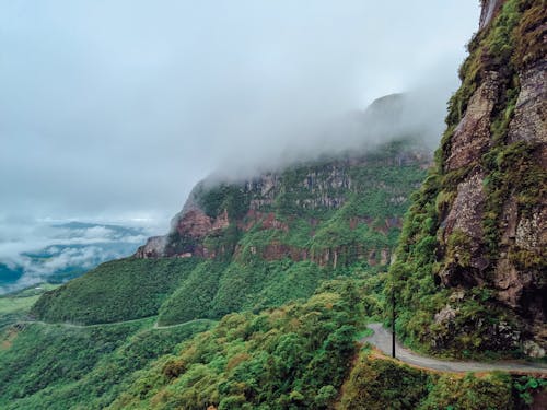 Fotos de stock gratuitas de acantilado, carretera, foto con dron