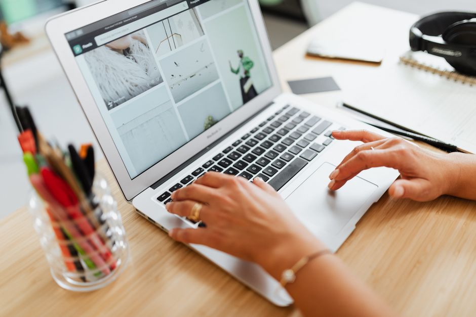 AEO vs SEO : comment optimiser pour les réponses IA