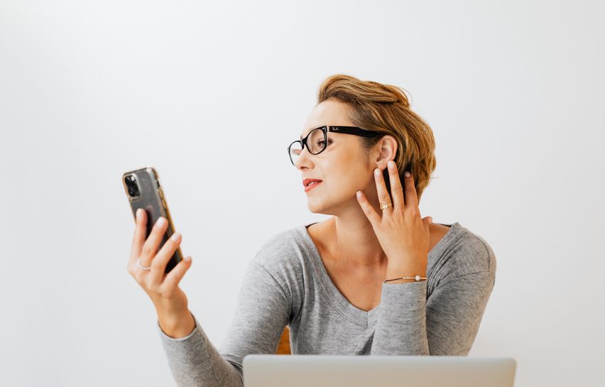 Online dating: starting a conversation on a niche platform