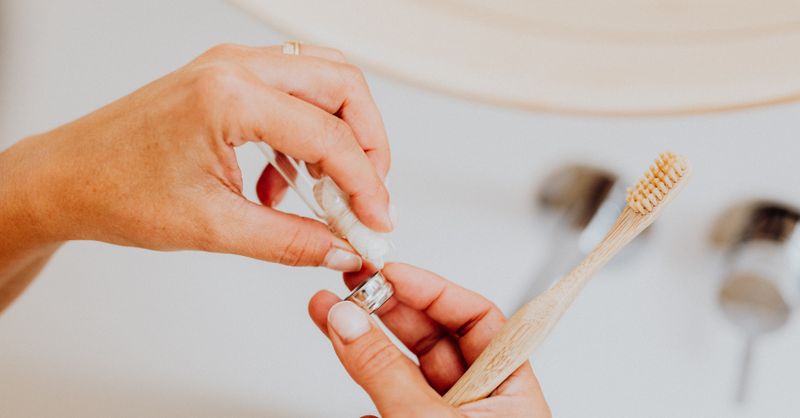 Nettoyer Brosse à Dents : Guide Hygiène 2026