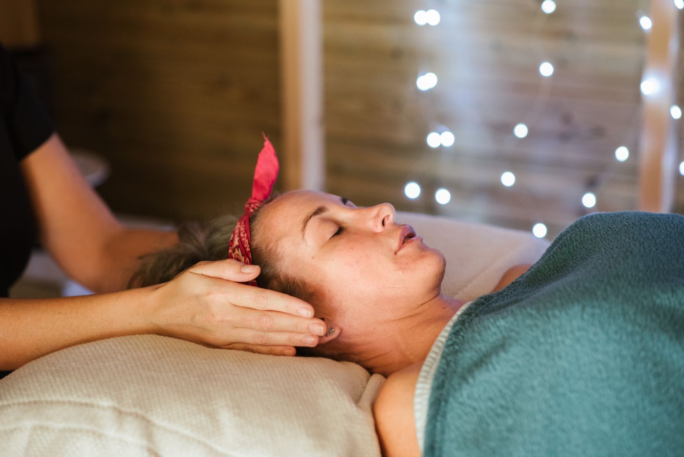Calm Reiki and wellness treatment atmosphere