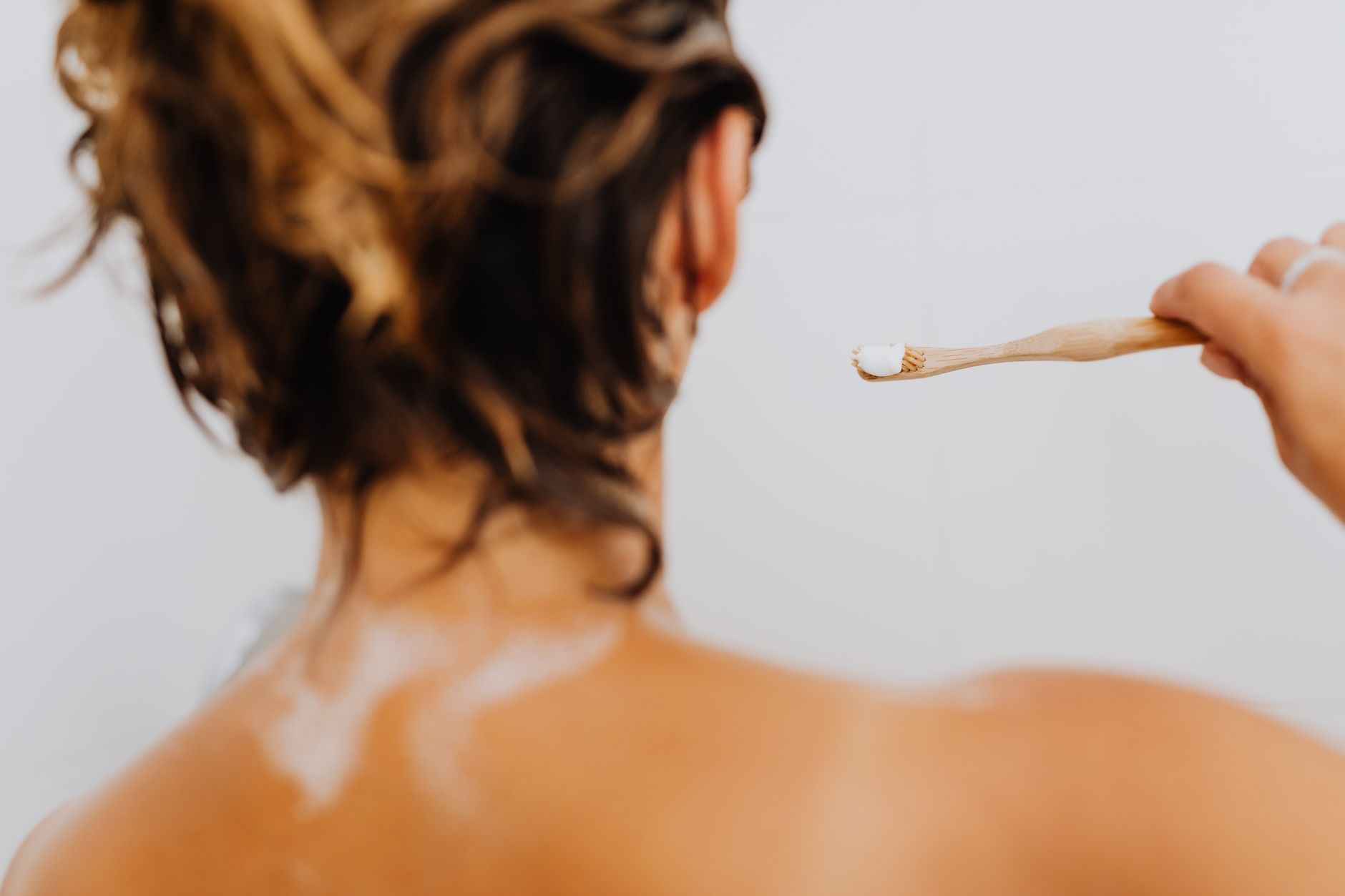 Best Shower Brushes 2026: Long-Handle Picks for Back Exfoliation