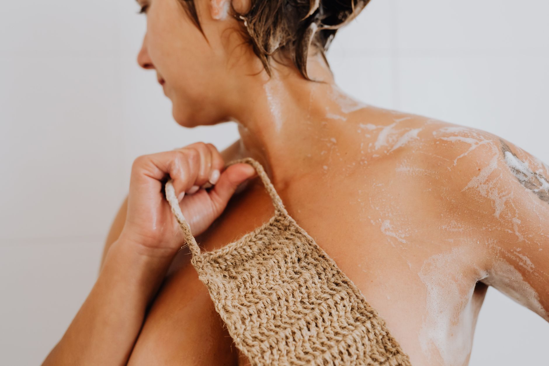Serviette exfoliante : bienfaits réels pour le corps