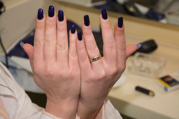 Midnight navy polish on short elegant nails