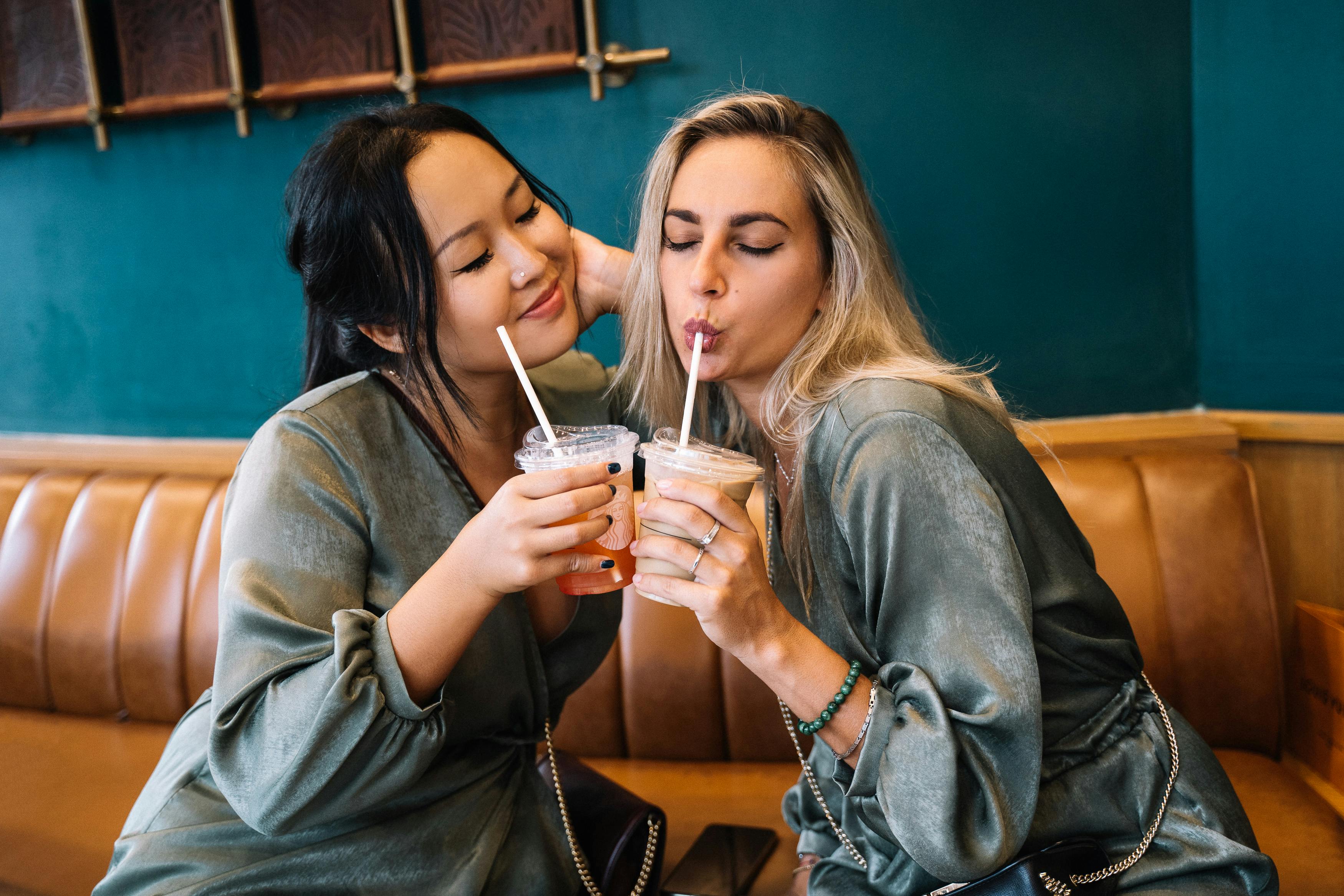 Engaging with Others Through Lighthearted and‌ Playful GIFs