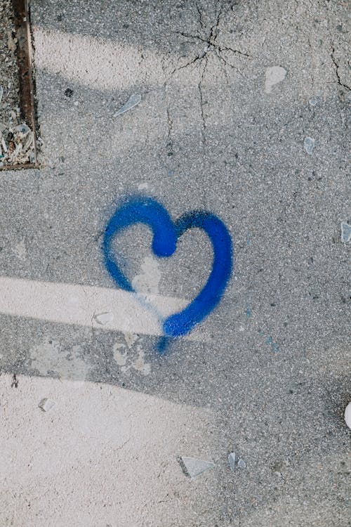 Free Blue Heart Paint on the Wall Stock Photo