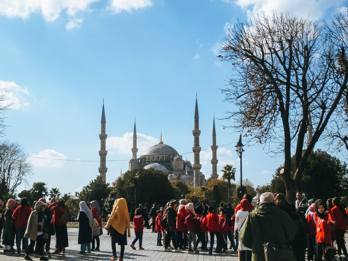 The six-minaret Blue Mosque (Sultan Ahmed Mosque) seen from Sultanahmet Square, Istanbul