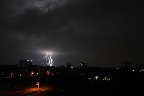 Kostenloses Stock Foto zu abend, beleuchtung, blitzschlag