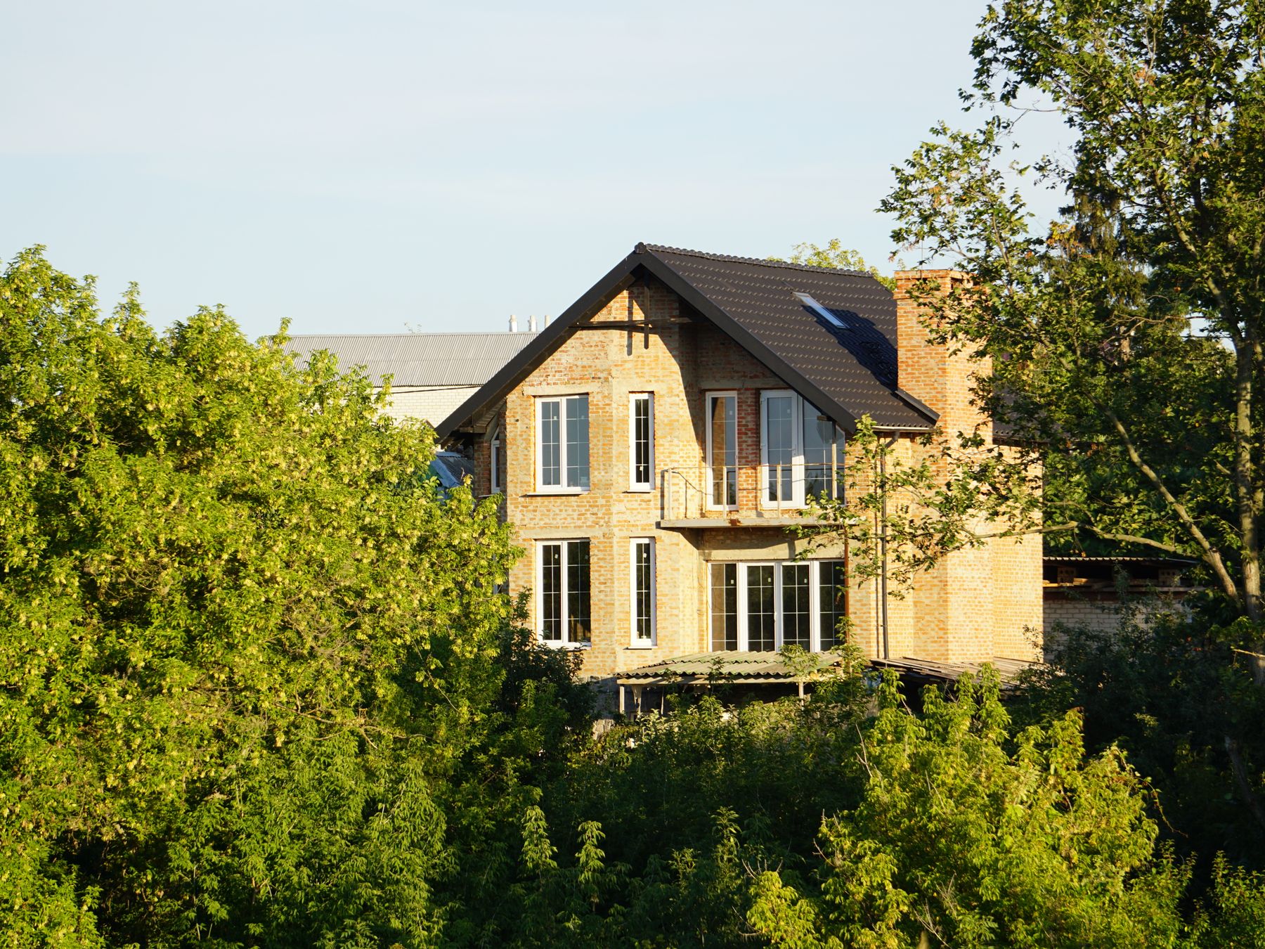 Northallerton — professional movers carrying furniture on a house move