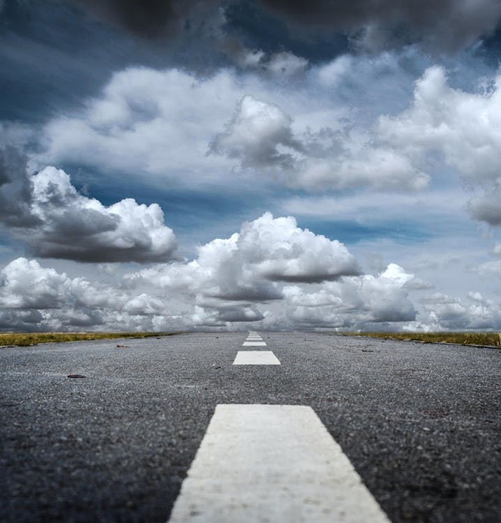 Free Gray Rolled Asphalt Road under Cloudy Sky  Stock Photo