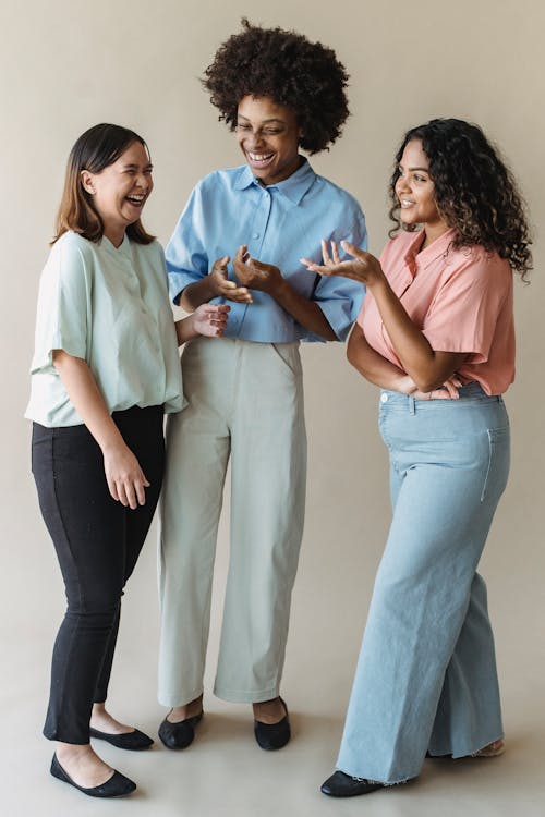 Kostenloses Stock Foto zu afro, beste freunde, drei