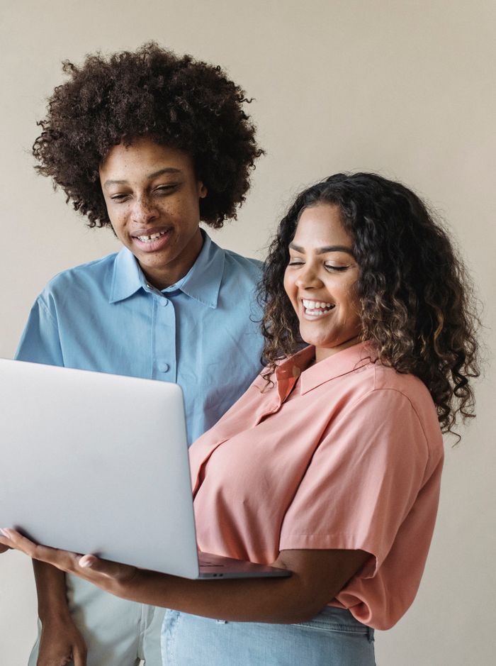 free colombia dating site members chatting through the platform