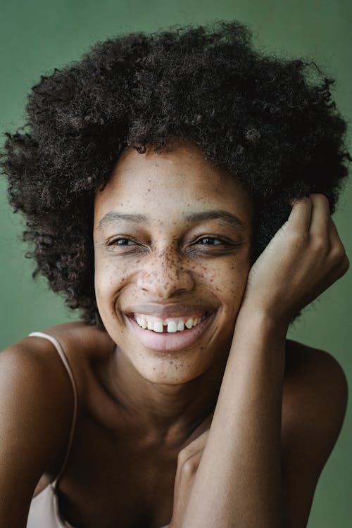 Ilmainen kuvapankkikuva tunnisteilla afroamerikkalaiset naiset, hiukset, hymyily
