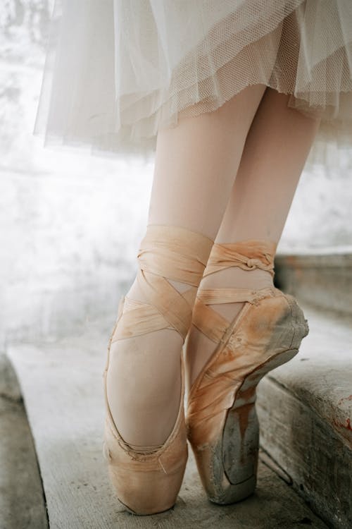 Free Woman in Pointe Shoes on Wooden Steps Stock Photo