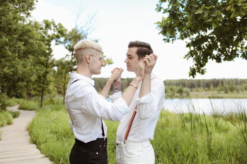 Fotobanka s bezplatnými fotkami na tému blízkosť, držanie za ruky, dvojica