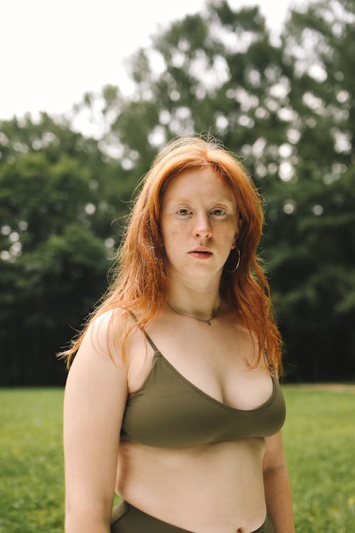 分裂, 咖啡色頭髮的女人, 垂直拍攝 的 免費圖庫相片