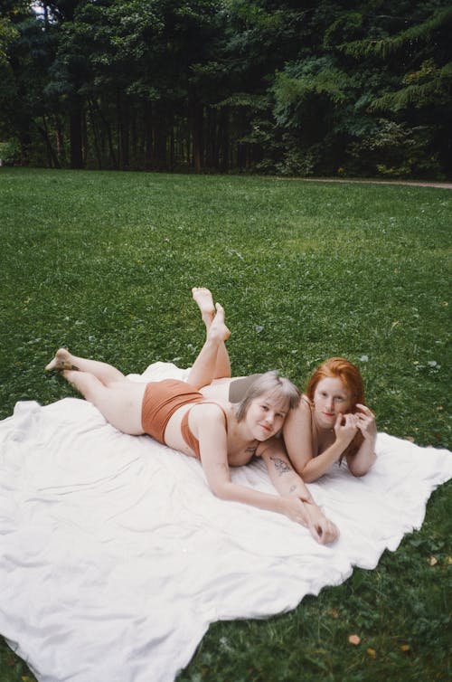 Free Two Women Lying on a Blanket Stock Photo