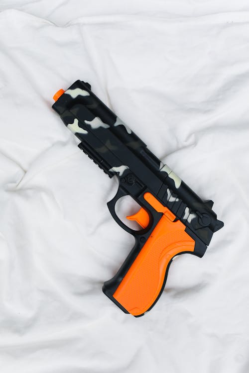Immagine gratuita di arma, laici piatta, pistola giocattolo