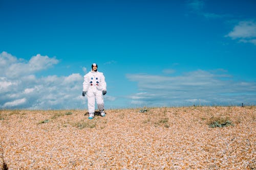 Homme En Costume D'astronaute