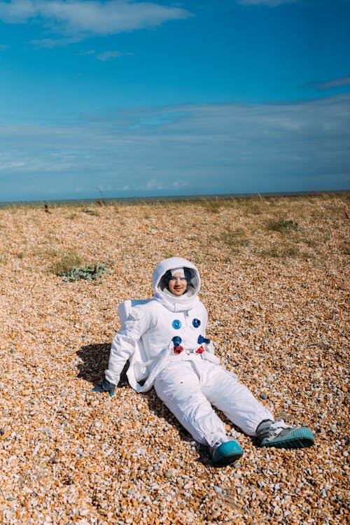 Homme En Costume D'astronaute