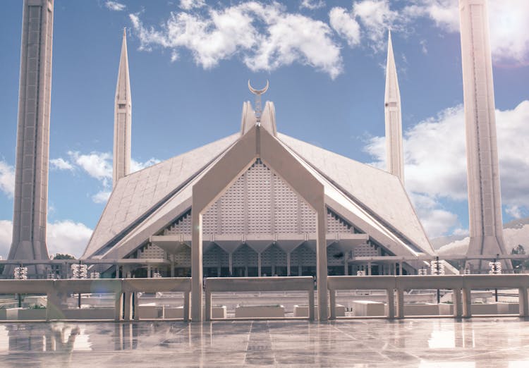 Shah Faisal Masjid Modern Mosque Building 