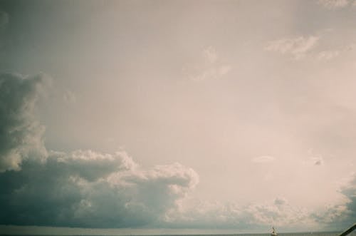 Darmowe zdjęcie z galerii z 35 mm, chmury, niebo