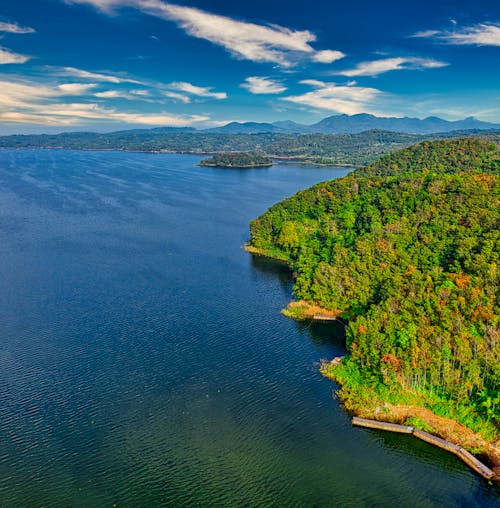 Gratis stockfoto met bergen, blauwe lucht, bomen