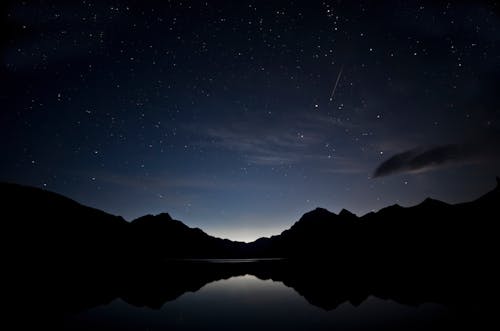 Free A View of the Night Sky at the Bowman Lake  Stock Photo