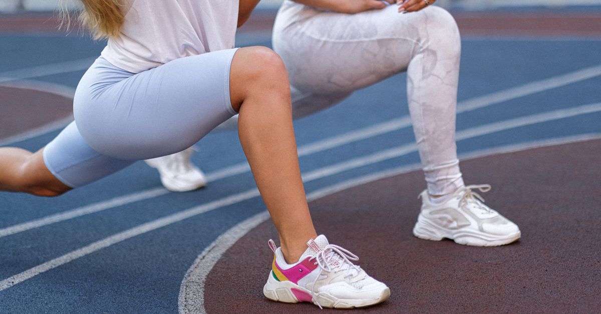 Athletes performing leg strength exercises to prevent running injuries