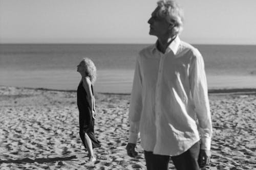 Free Grayscale Photo of an Old Couple on the Beach Stock Photo