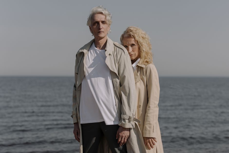 middle-aged couple walking on a beach enjoying intimacy - Low libido hormone therapy middle-aged couple walking on a beach enjoying intimacy - Low libido hormone therapy