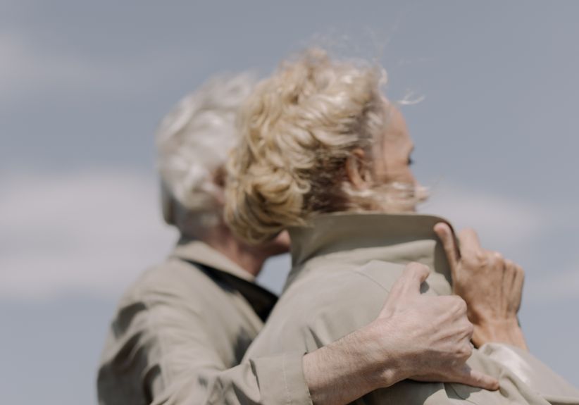 Online dating: starting a conversation on a niche platform