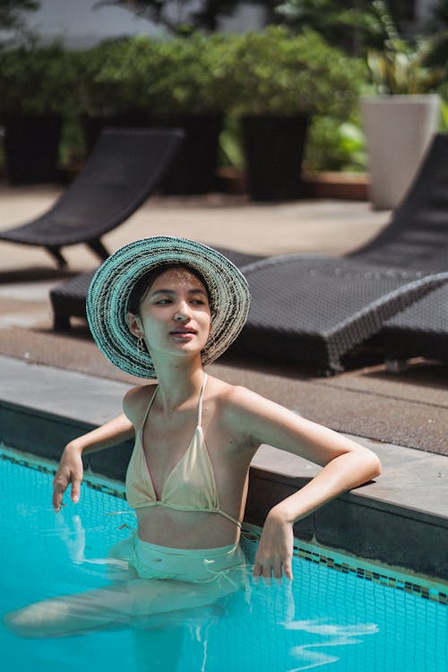 Attractive woman relaxing in swimming pool