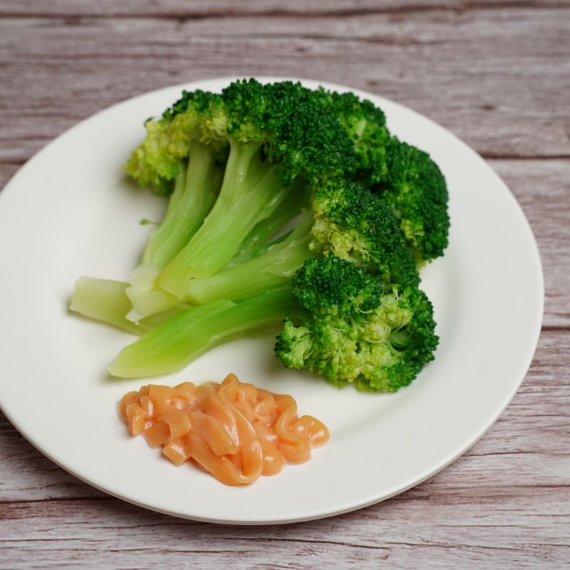Steamed Broccoli with Cheese Sauce