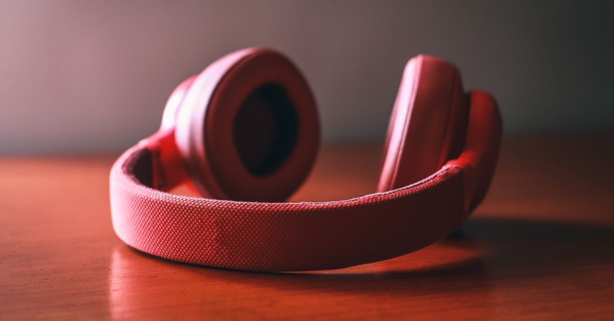 Comparative Review: On-Ear vs Over-Ear Headphones