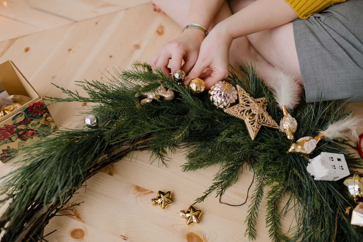 Weihnachtskranz DIY 2026: Eukalyptus, Bänder + Naturmaterial — Variation