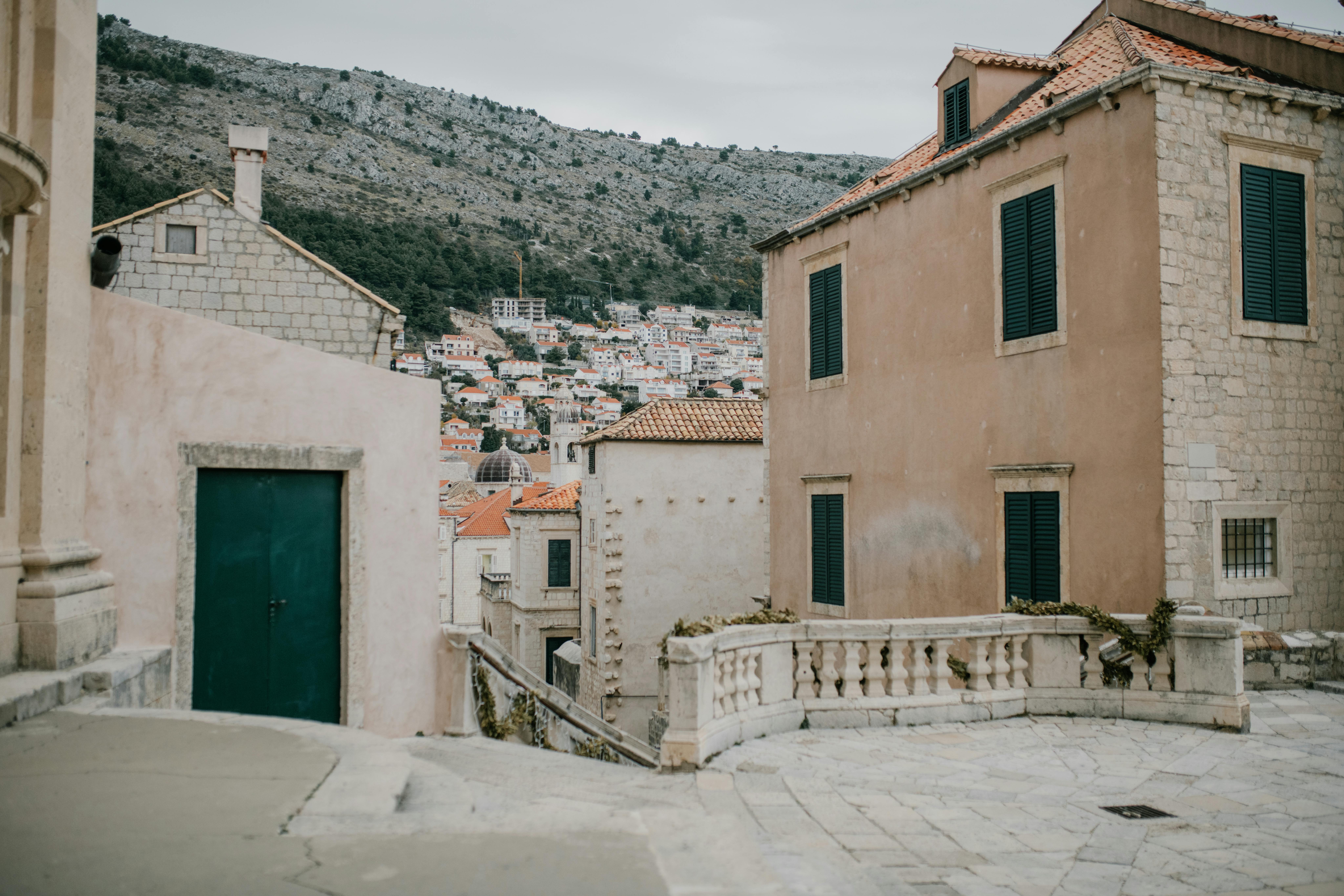 How do you pour a sloped concrete slab?