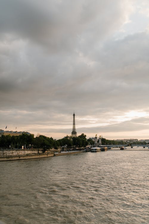 Ingyenes stockfotó borongós, cél, Eiffel-torony témában