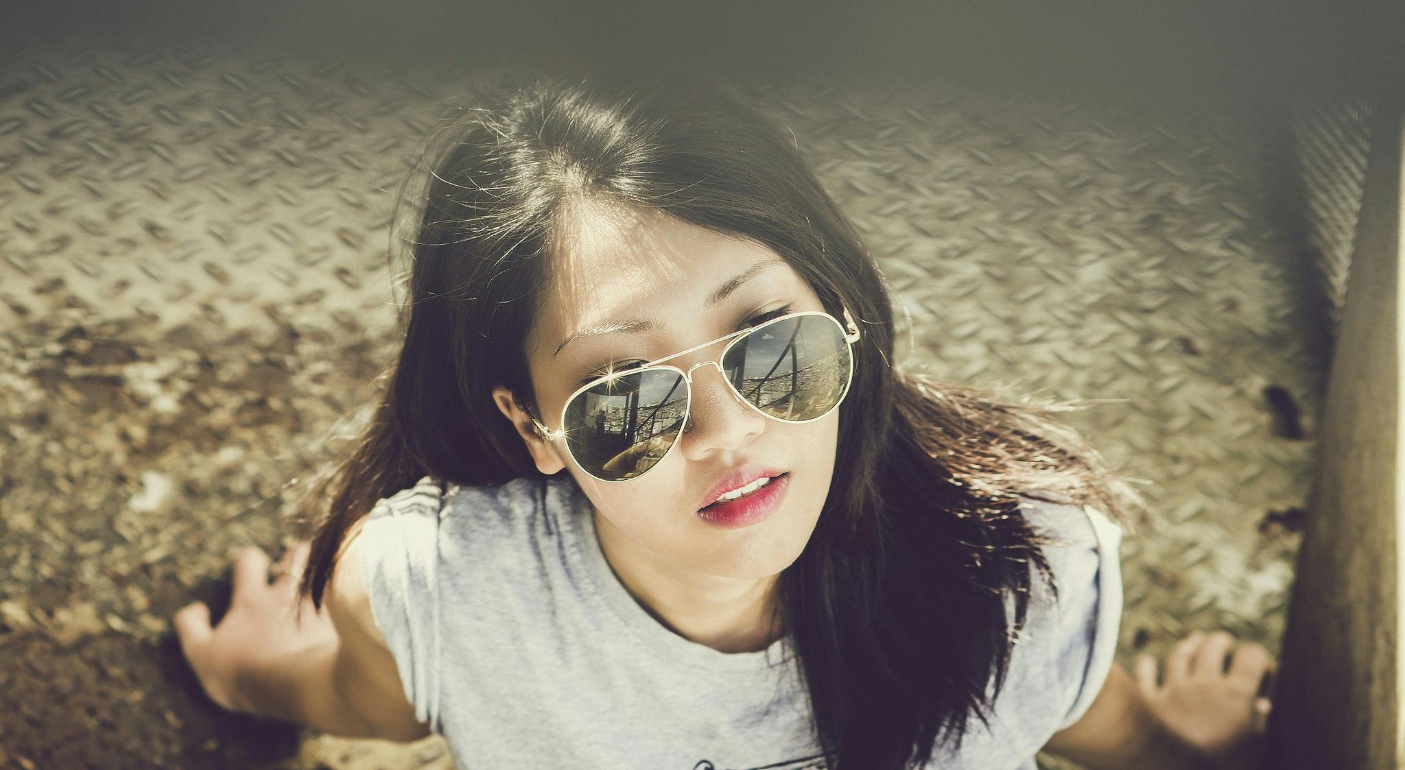 https://images.pexels.com/photos/52739/woman-model-sunlight-sunglasses-52739.jpeg