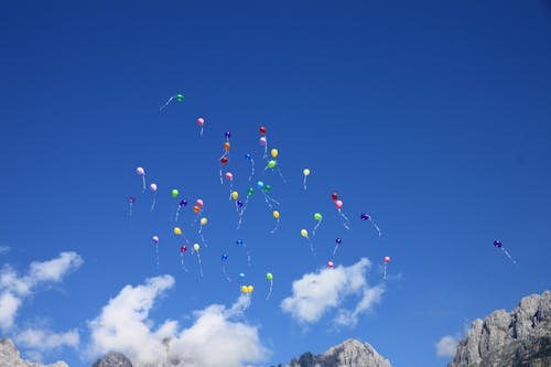 Kostnadsfria Kostnadsfri bild av ballonger, färgrik, flygande Stock foto