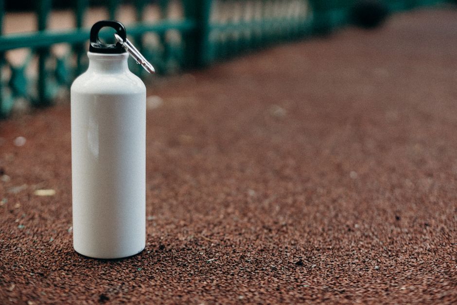 Reusable water bottle and shopping bag, common in Germany