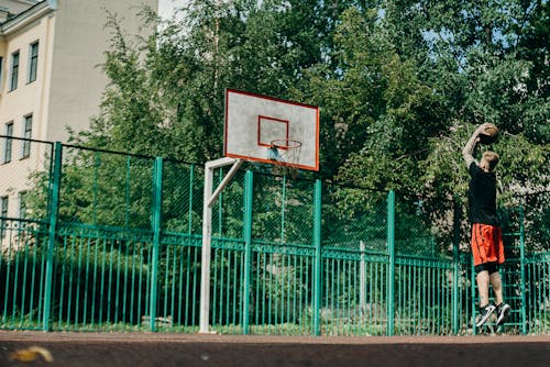 Immagine gratuita di basket, canestro da basket, giocando