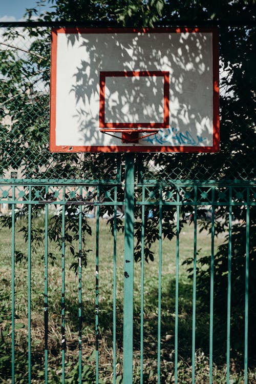 Fotobanka s bezplatnými fotkami na tému basketbal, basketbalový prsteň, zvislý záber