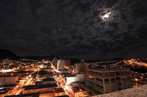 Základová fotografie zdarma na téma architektura, měsíční svit, města