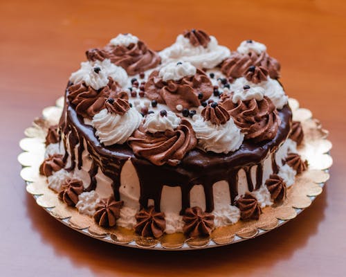 Chocolate Cake With White Icing 